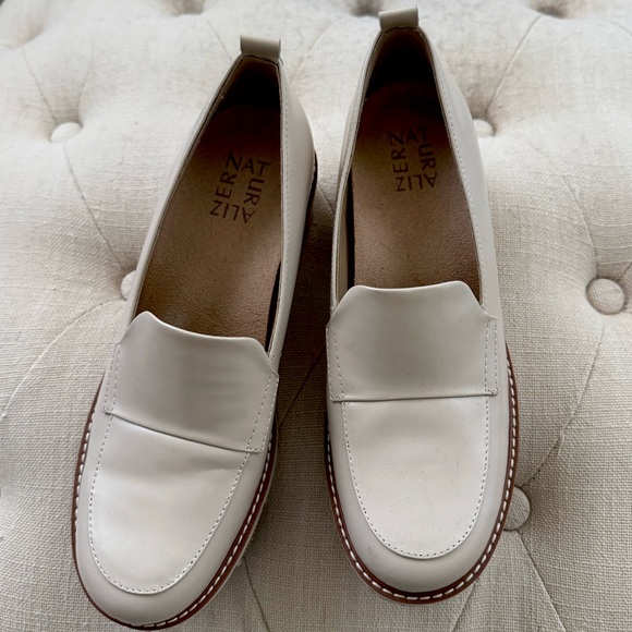 Naturizer “Darry” loafer 6.5 cream - Picture 3 of 6